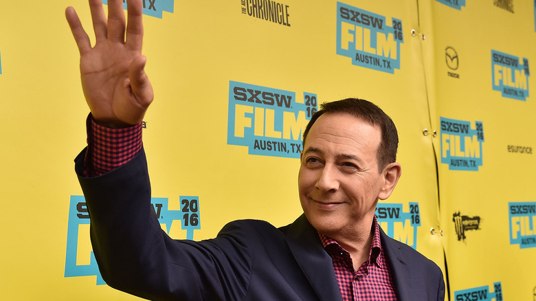 Paul Reubens waving