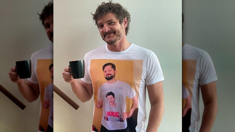 Pedro Pascal wearing a Gabriel Boric T-shirt