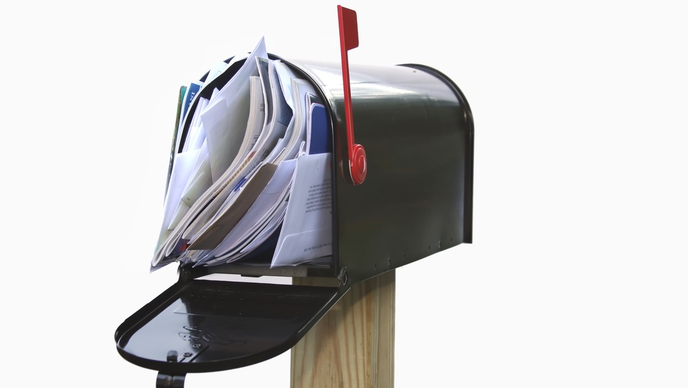 Overflowing mail