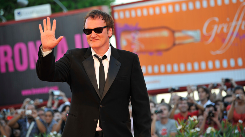 Quentin Tarantino waving