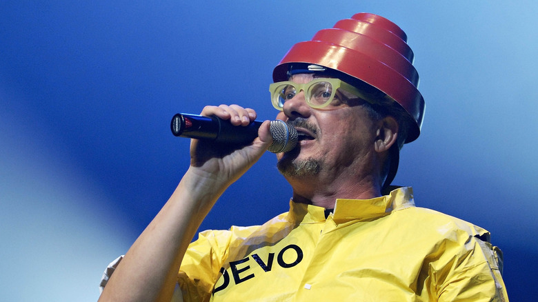 Mark Mothersbaugh of Devo sings