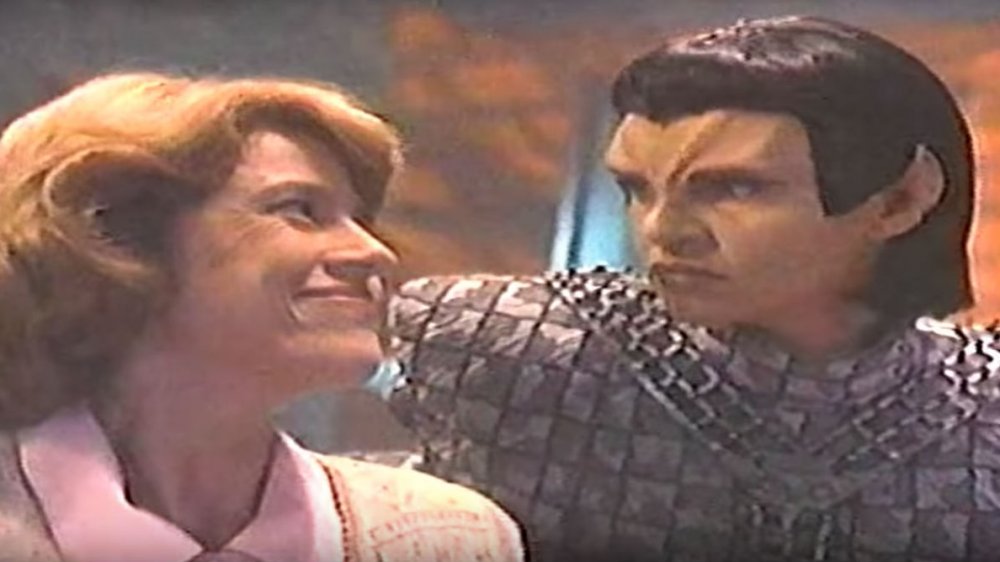 A Romulan interrogating a cashier in the 1995 commercial