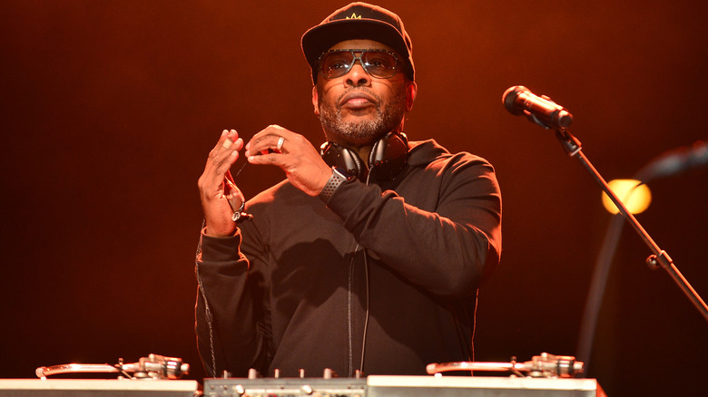 DJ Jazzy Jeff DJing on stage