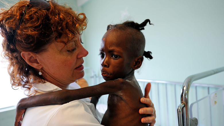 Susan Sarandon in a Haiti hospital