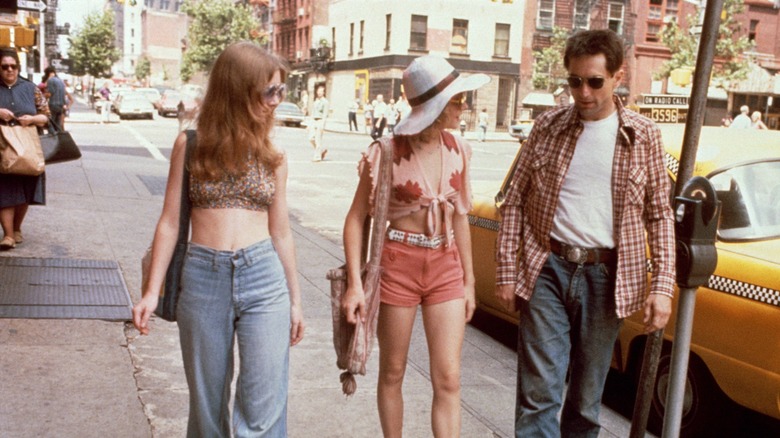 Jodie Foster walking down the street with Robert De Niro 