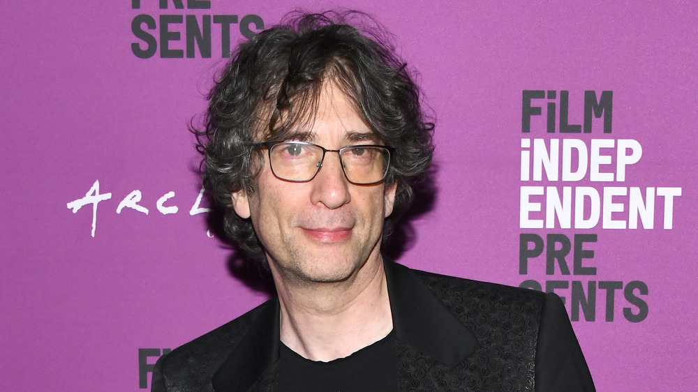 Neil Gaiman purple backdrop