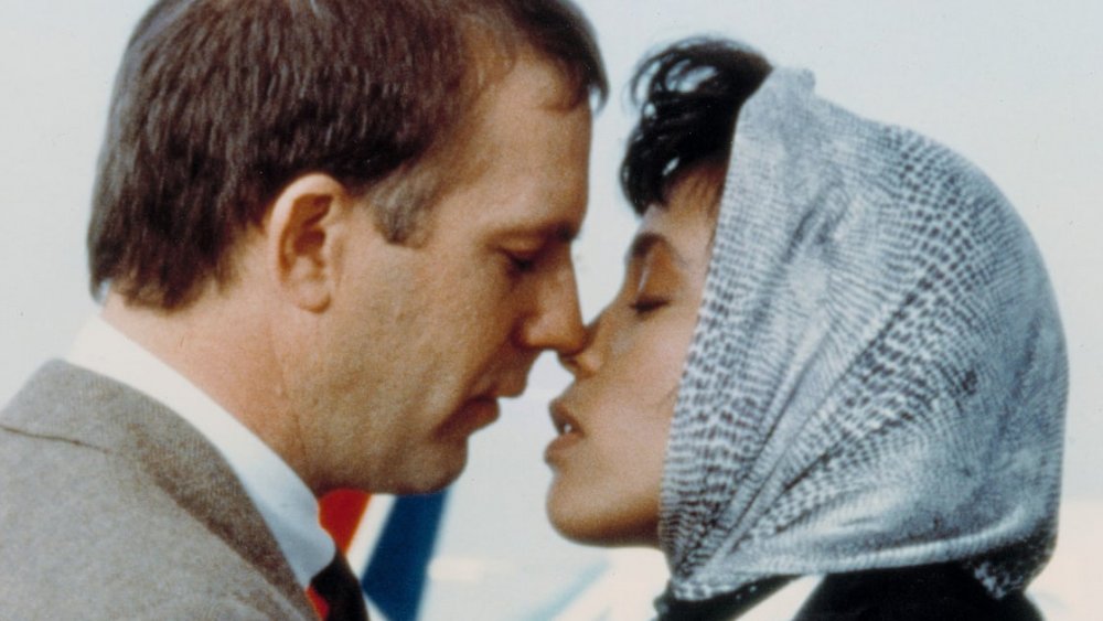 Kevin Costner as Frank and Whitney Houston as Rachel kiss in The Bodyguard