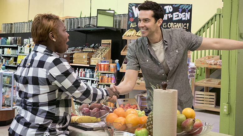 Carbonaro shaking woman's hand