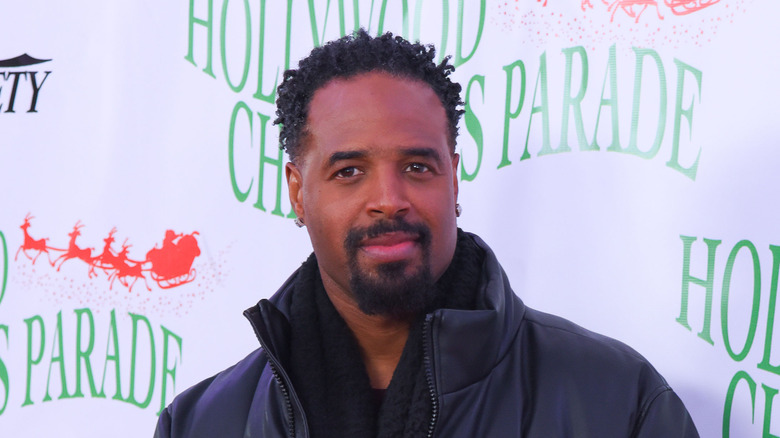 Shawn Wayans striking a pose