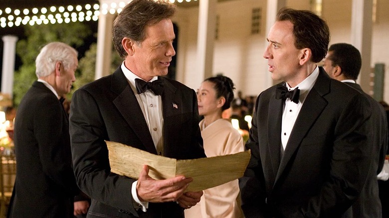 Bruce Greenwood and Nicolas Cage chatting National Treasure