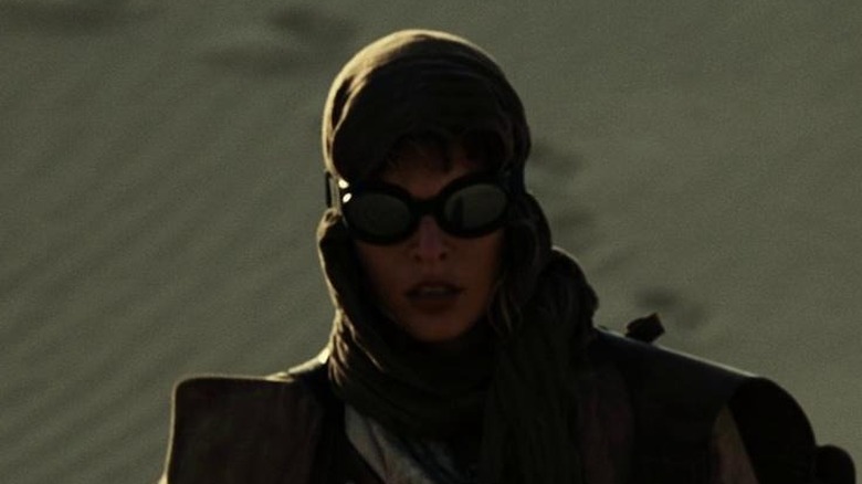 Resident Evil Milla Jovovich in the desert