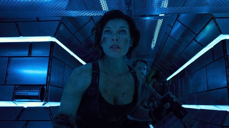 Resident Evil Milla Jovovich wandering down a tunnel