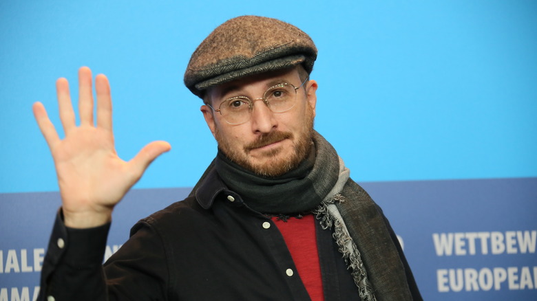 Darren Aronofsky waving