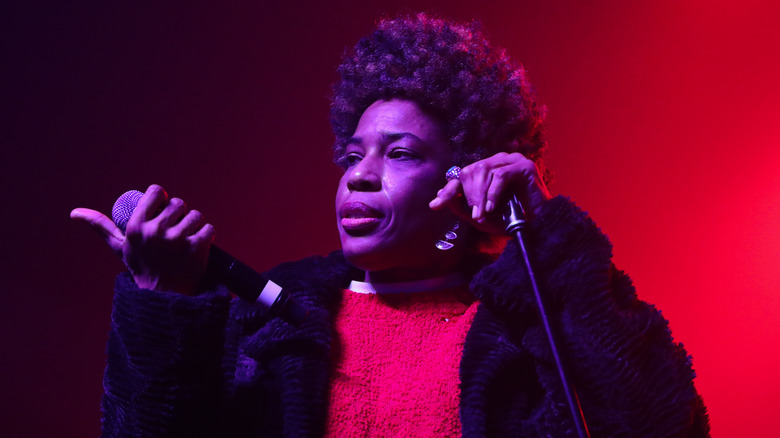 Macy Grey on stage 