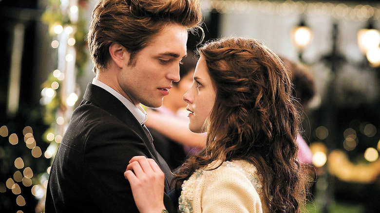 Edward and Bella at a school dance