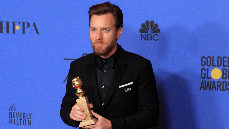 Ewan McGregor holding an award