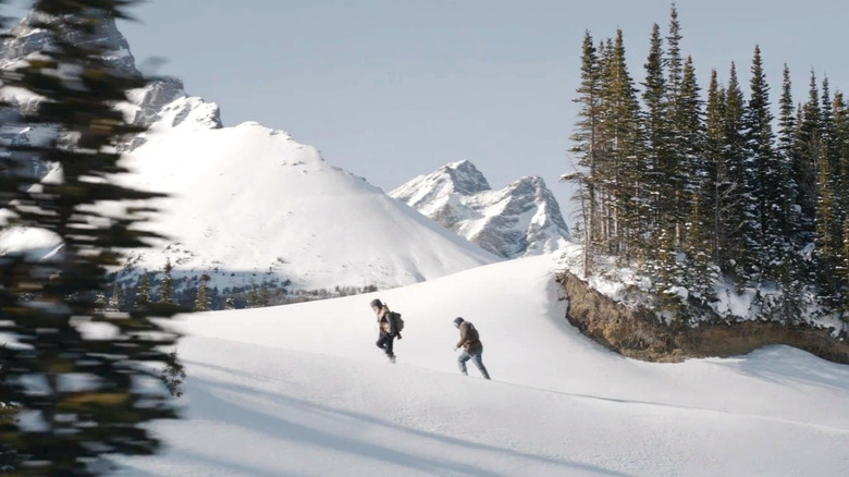 Two Yellowjackets trek through snow