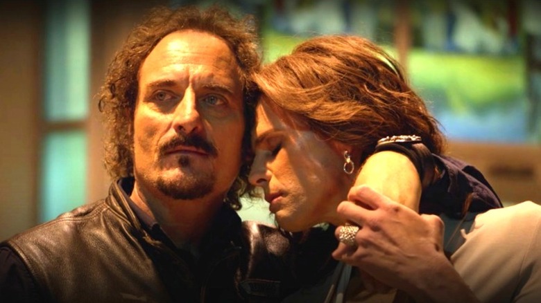 Tig and Venus embracing in Sons of Anarchy