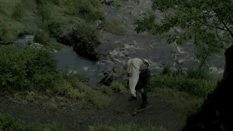 Ragnar carrying body