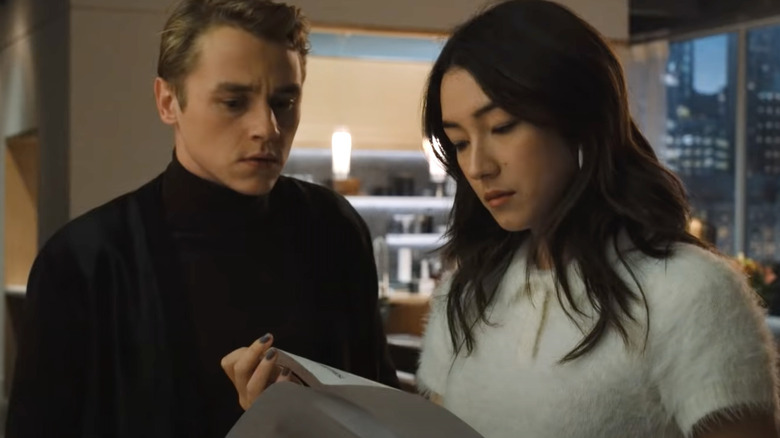 Ben Hardy, Natasha Liu Bordizzo in The Voyeurs