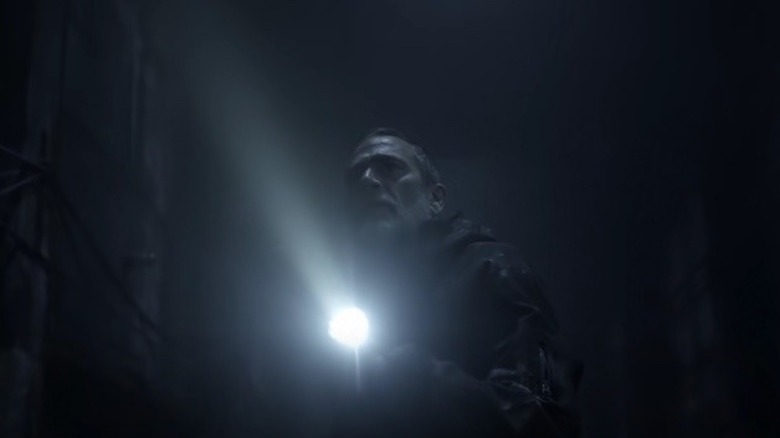 The Walking Dead Negan Shines Flashlight