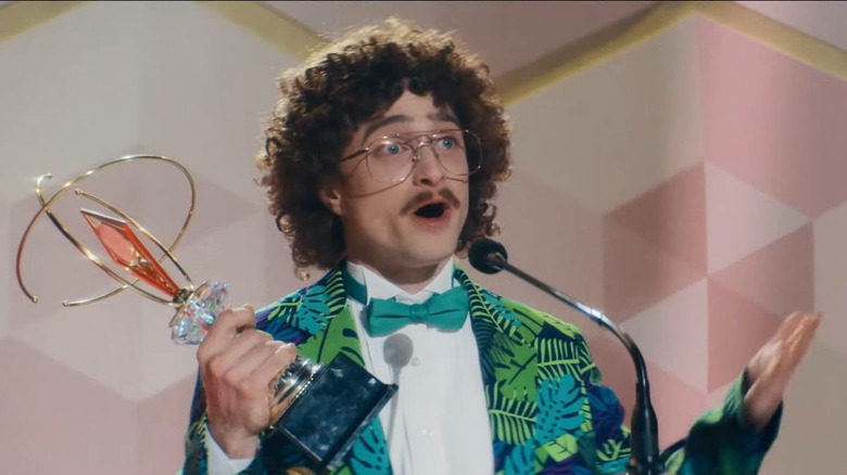 Weird Al accepts an award in Weird: The Al Yankovic story