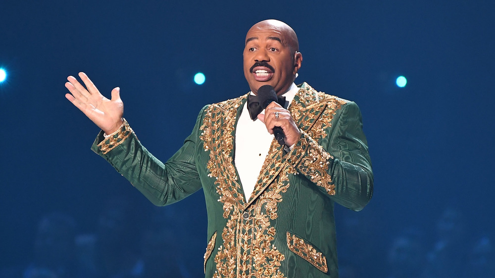 Steve Harvey green suit