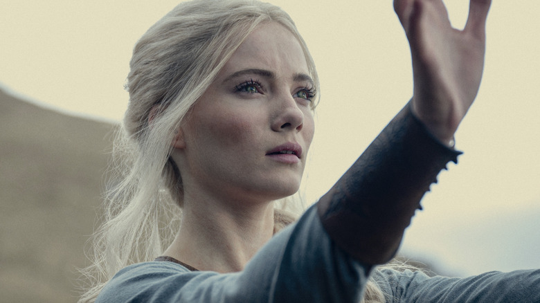 Ciri holds up her hands