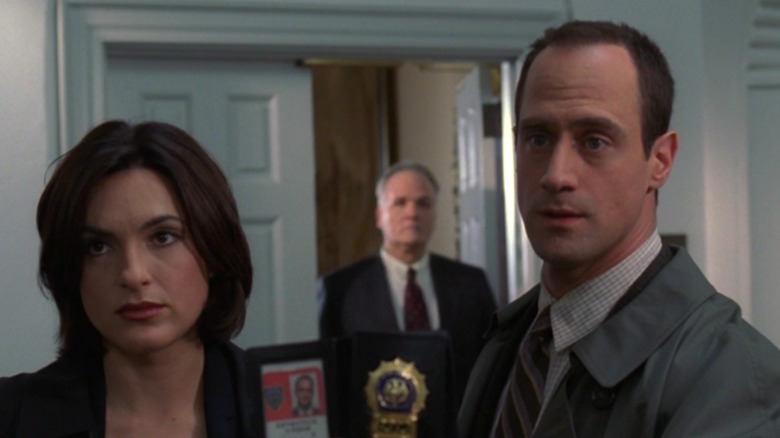 Detectives Benson and Stabler flash badge