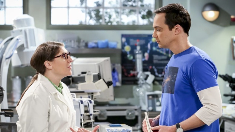 Amy and Sheldon talking in lab