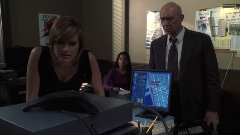 Detective Benson and Captain Cragen in "911"