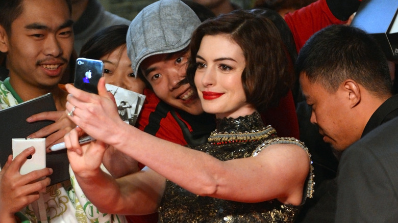 Anne Hathaway takes a fan selfie