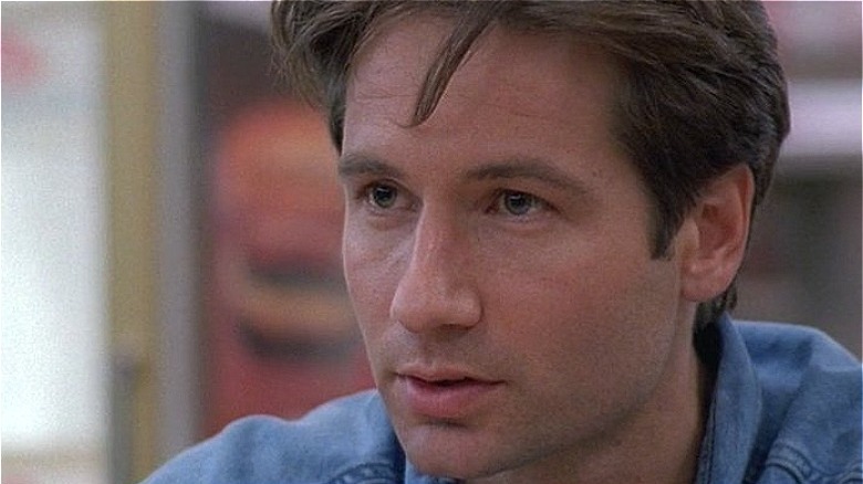 Mulder in blue shirt