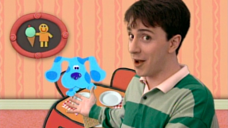 Steve gesturing to Blue in "Blue's Clues"