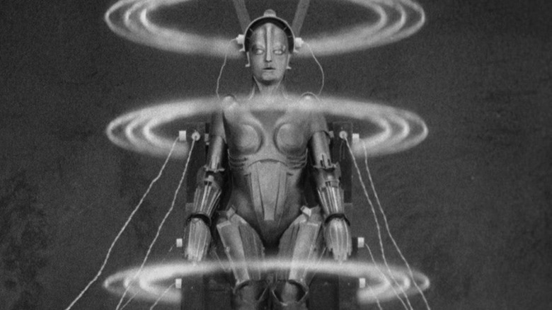 The Maschinemench transforms in "Metropolis" (1927)