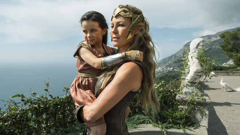 Hippolyta holds young Diana