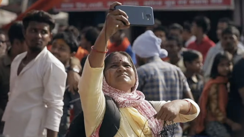 Journalist films on phone