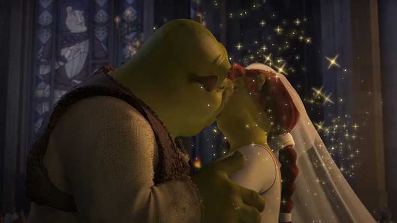 Shrek and Fiona kiss