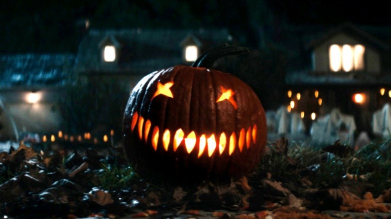 Jack-o-lantern in Warren Valley neighborhood