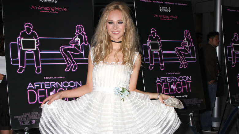 Juno Temple curtsying