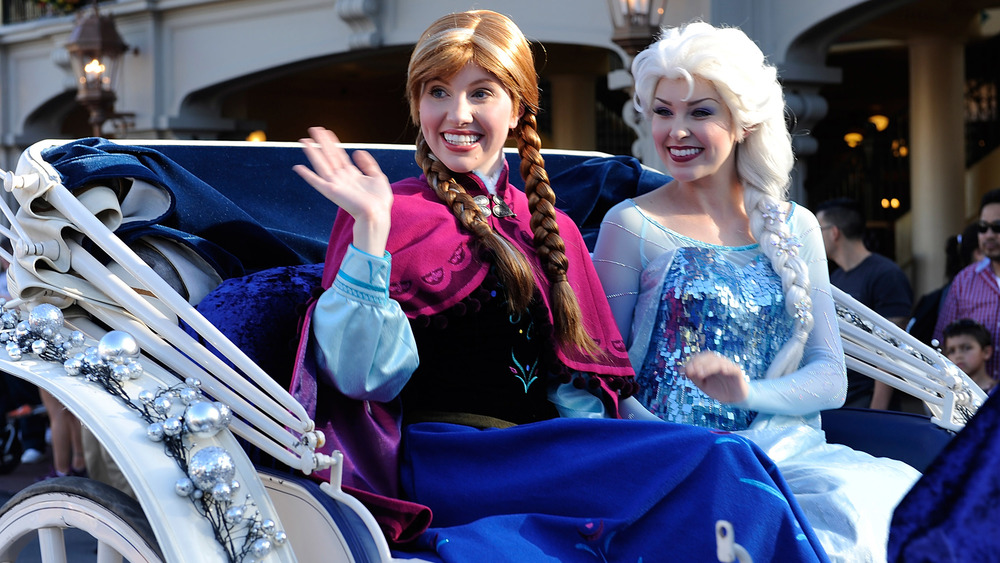 Anna and Elsa from Frozen ride in a carriage in Walt Disney World