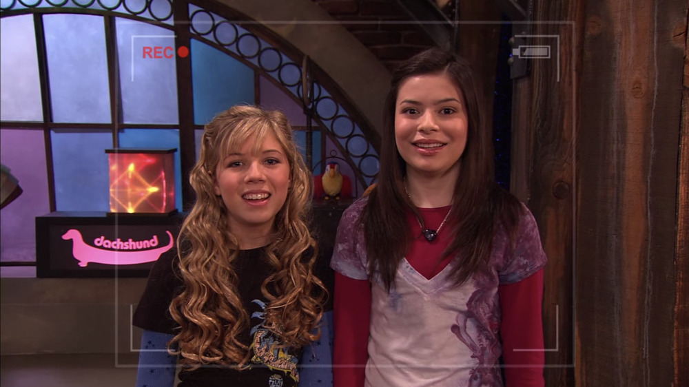 Miranda Cosgrove and Jeanette McCurdy in iCarly