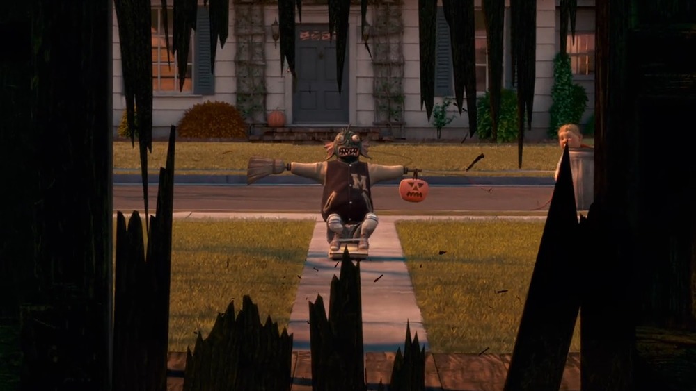 The decoy dummy rolls up to the house in Monster House