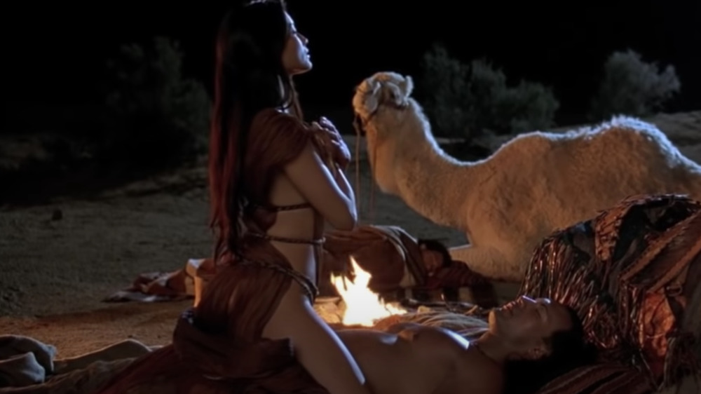 Kelly Hu as Cassandra and the Rock as Mathayus in The Scorpion King