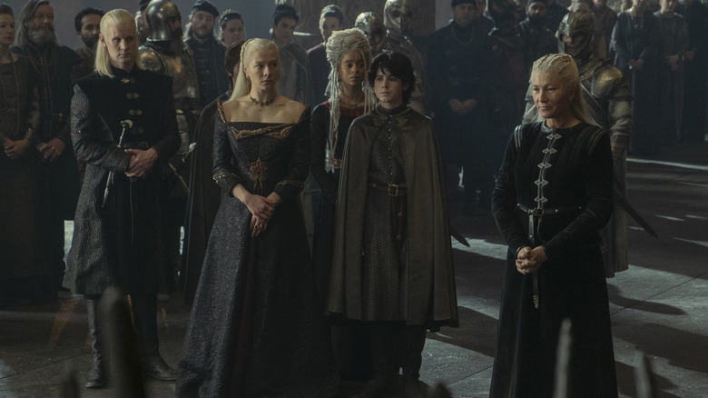 Daemon, Rhaenyra, Rhaena, Lucerys and Rhaenys in front of the Iron Throne