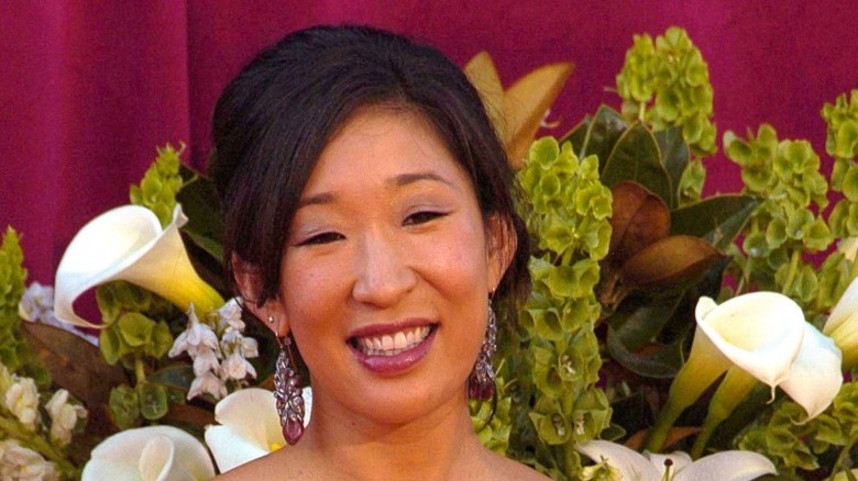 Sandra Oh smiling on red carpet