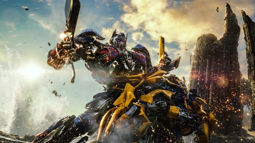 An Optimus Prime/Bumblebee scuffle in Transformers: Age of Extinction