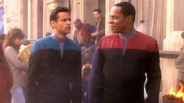 Julian and Sisko on dusty street