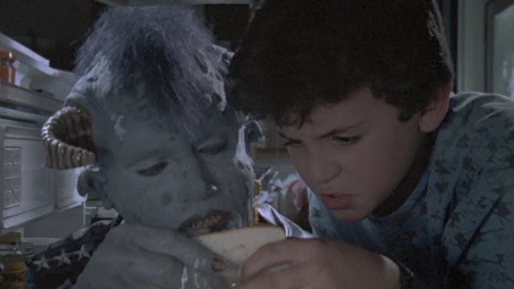 Howie Mandel as Maurice and Fred Savage as Brian Stevenson in Little Monsters