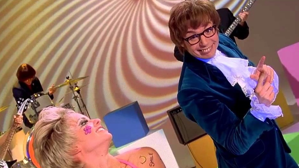 Austin Powers dances